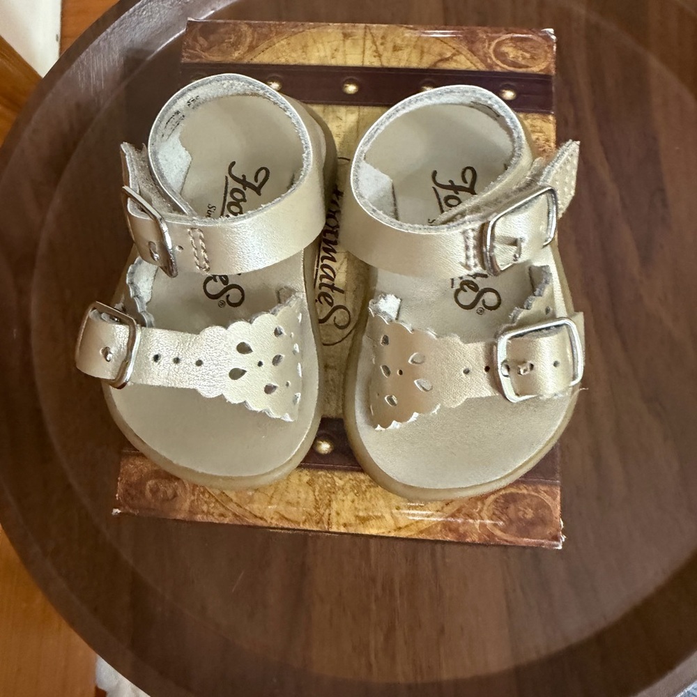 Footmates Ariel Soft Gold Velcro Sandal Sizs 1.0 Worn Once - Picture 3 of 4